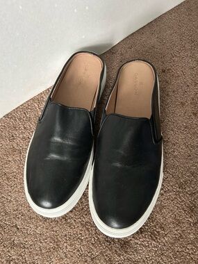Caslon woman’s Black Leather Slip-On Mule with White Sole